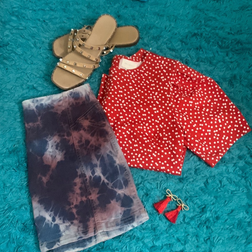 💃🍓Wild Fable red and blue skirt.  It is size 12 and is perfect for 4th of July